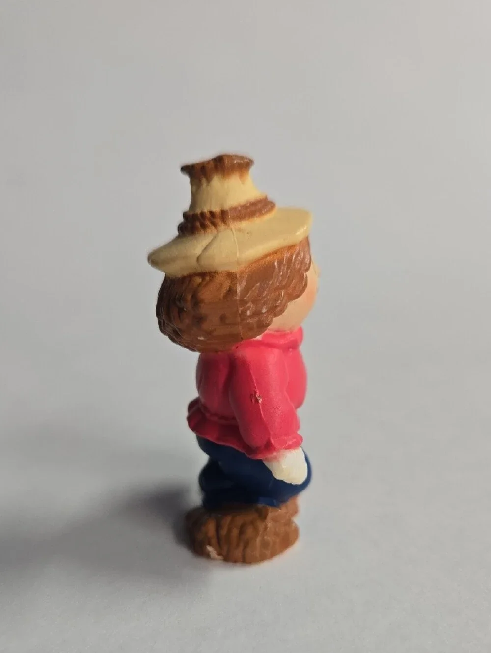 Vntg Russ Berrie & Co Inc. Red/Blue Scarecrow Figurine EUC 1.75